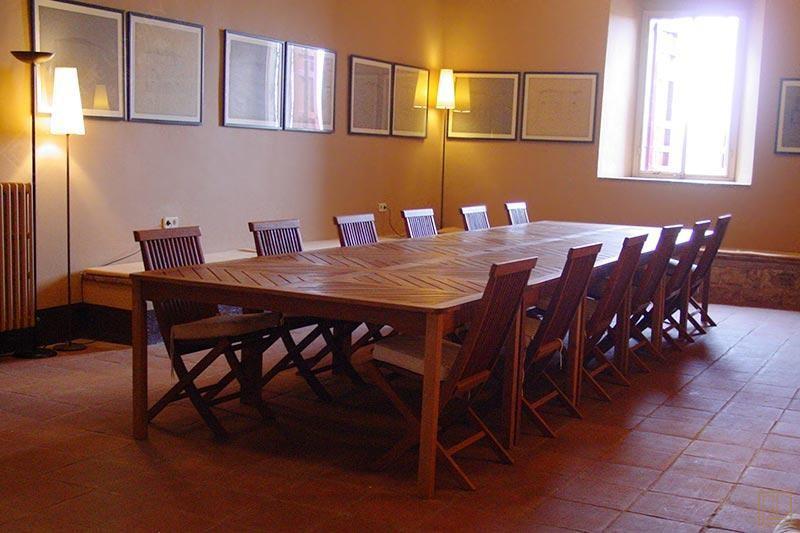 西班牙布拉瓦海岸圣森卡斯特别墅餐桌