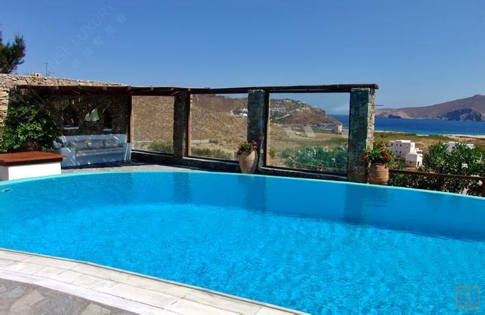 希腊米克诺斯岛洛斯湾别墅无边泳池