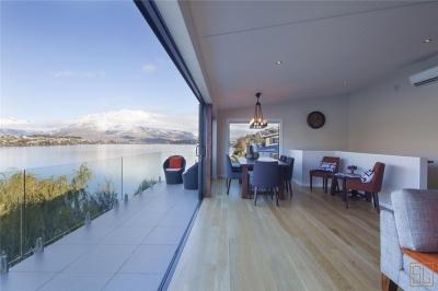 Kohanga Lakeside Villa - Main Photo
