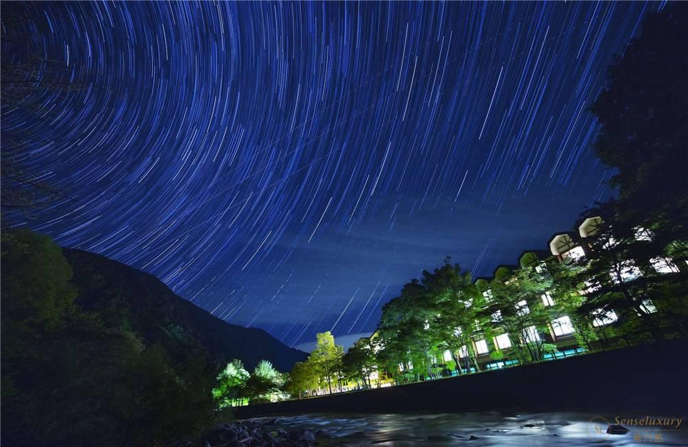 日本青森星野. 奥入濑溪流酒店室外夜景