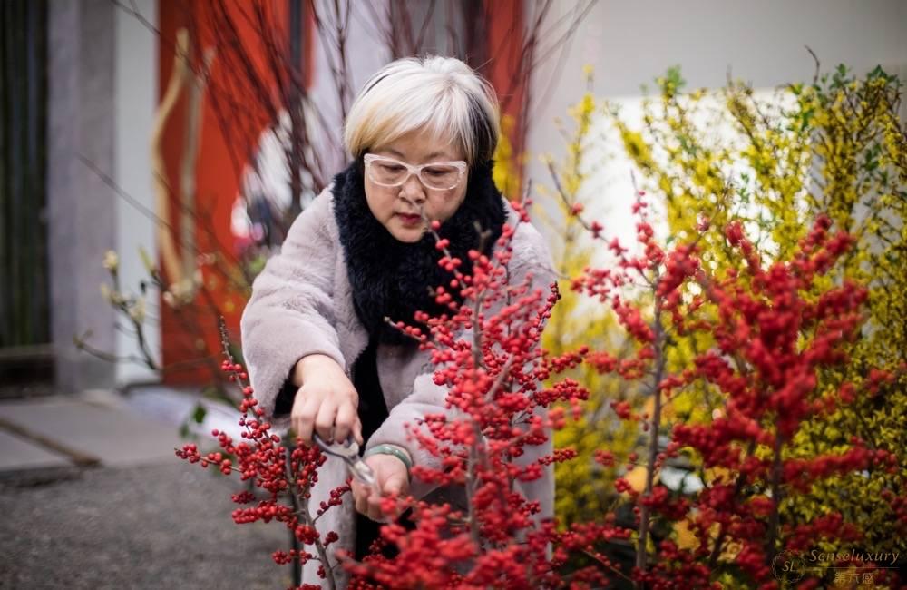 四川峨眉山欢喜无厌.温泉溪岸墅屋插花