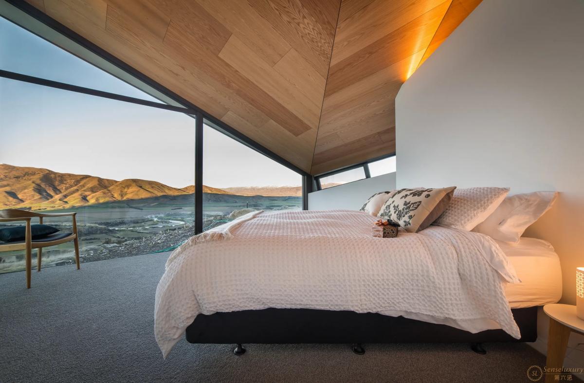 Hawk House - Photo 9