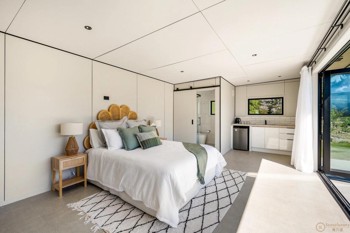 Riverbank Luxury - Photo 25