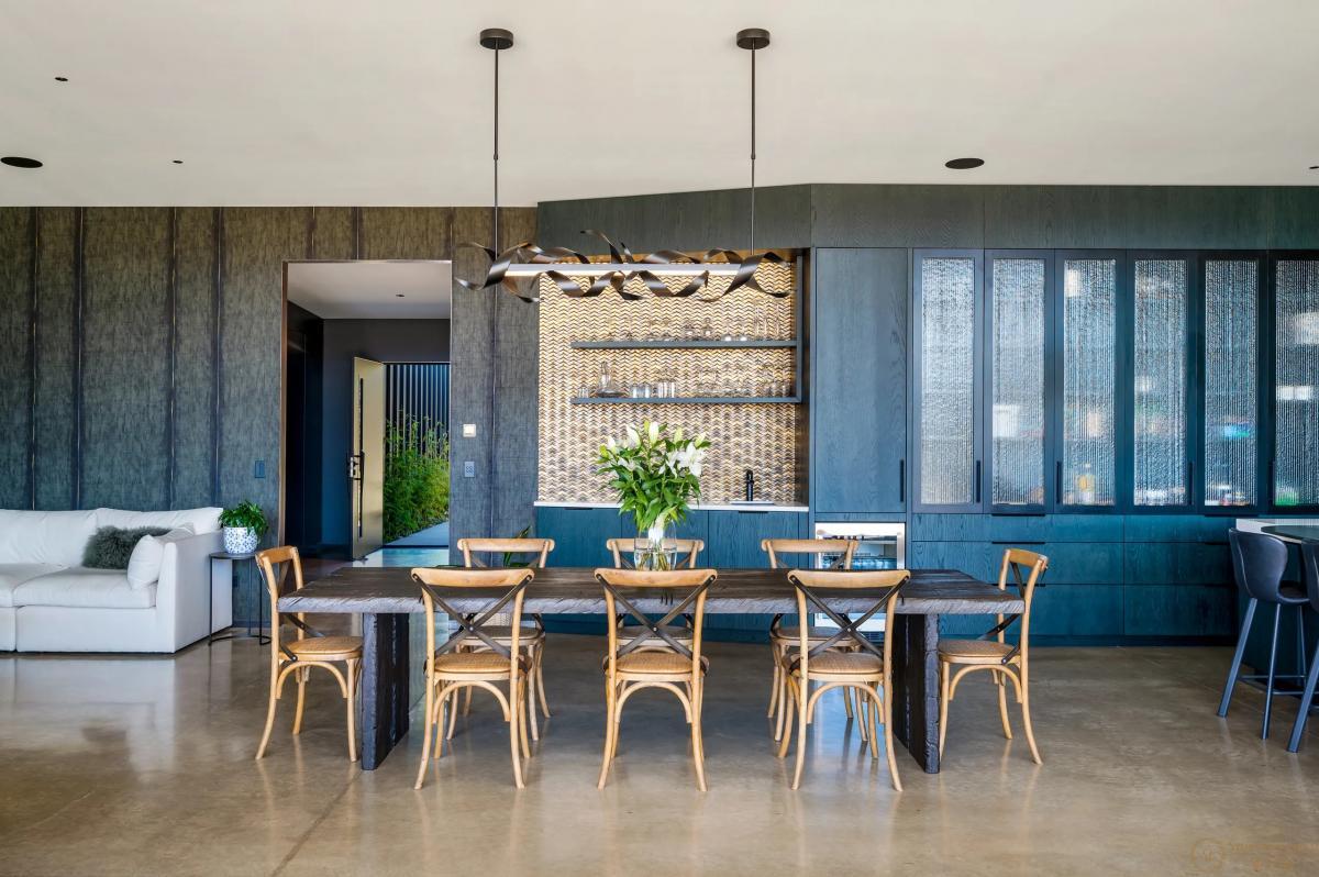 Riverbank Luxury - Photo 13