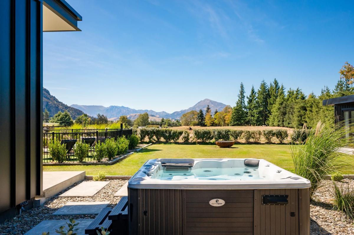 Riverbank Luxury - Photo 9