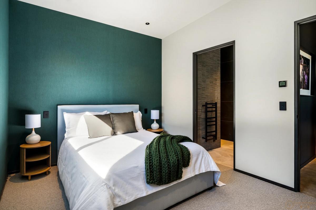 Riverbank Luxury - Photo 33