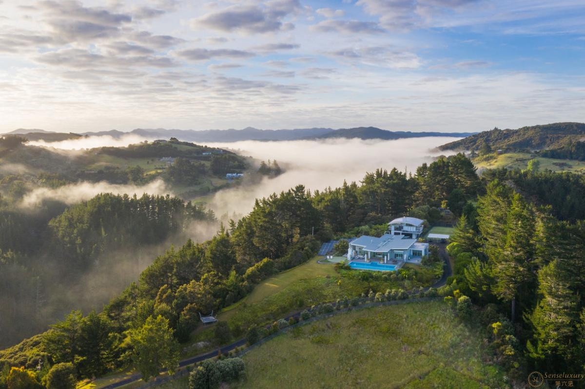 Tarāpunga - Main Photo