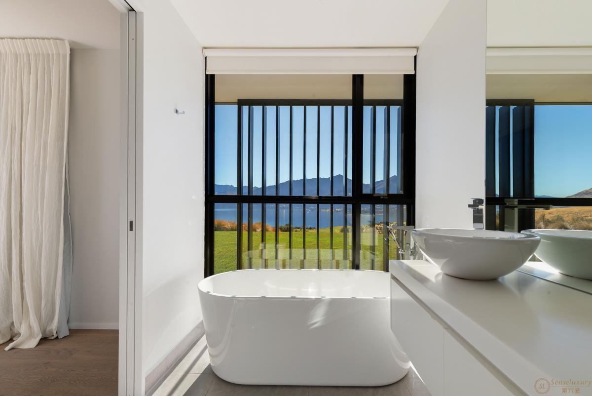 The Lake House - Photo 25