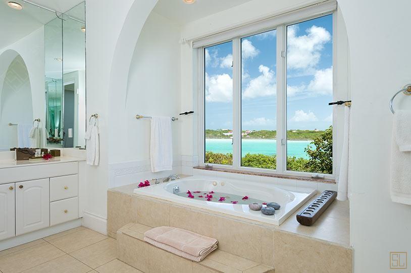 加勒比特克斯和凯科斯群岛制高点别墅浴室