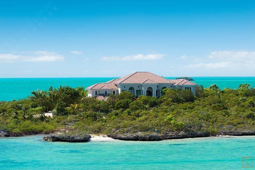 加勒比特克斯和凯科斯群岛制高点别墅远观全景