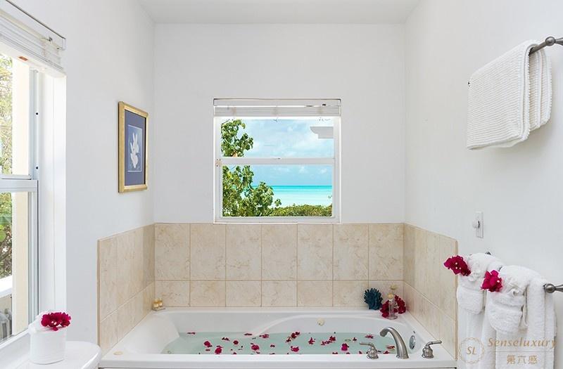加勒比特克斯和凯科斯群岛五座珊瑚礁别墅浴缸