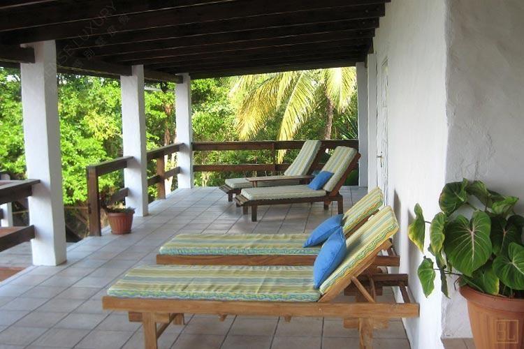 加勒比圣露西亚岛海蓝之谜别墅躺椅