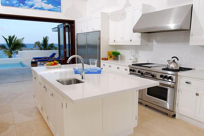 加勒比安圭拉蓝天海岸开放厨房