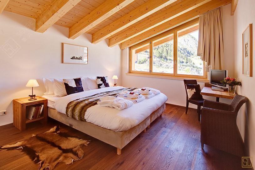 瑞士采尔马特 宙斯顶层雪屋卧室