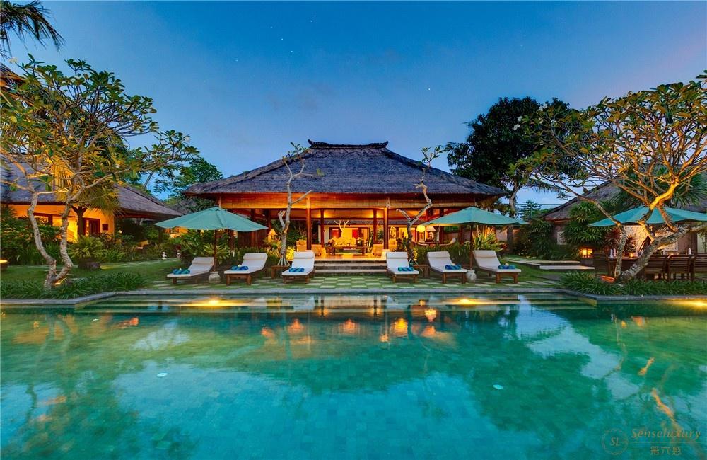 印尼巴厘岛苏利耶达麦别墅泳池
