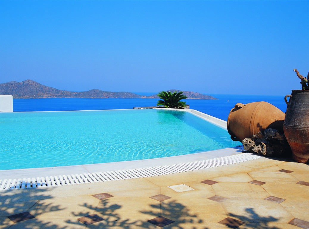 希腊克里特岛爱琴海泳池别墅山景