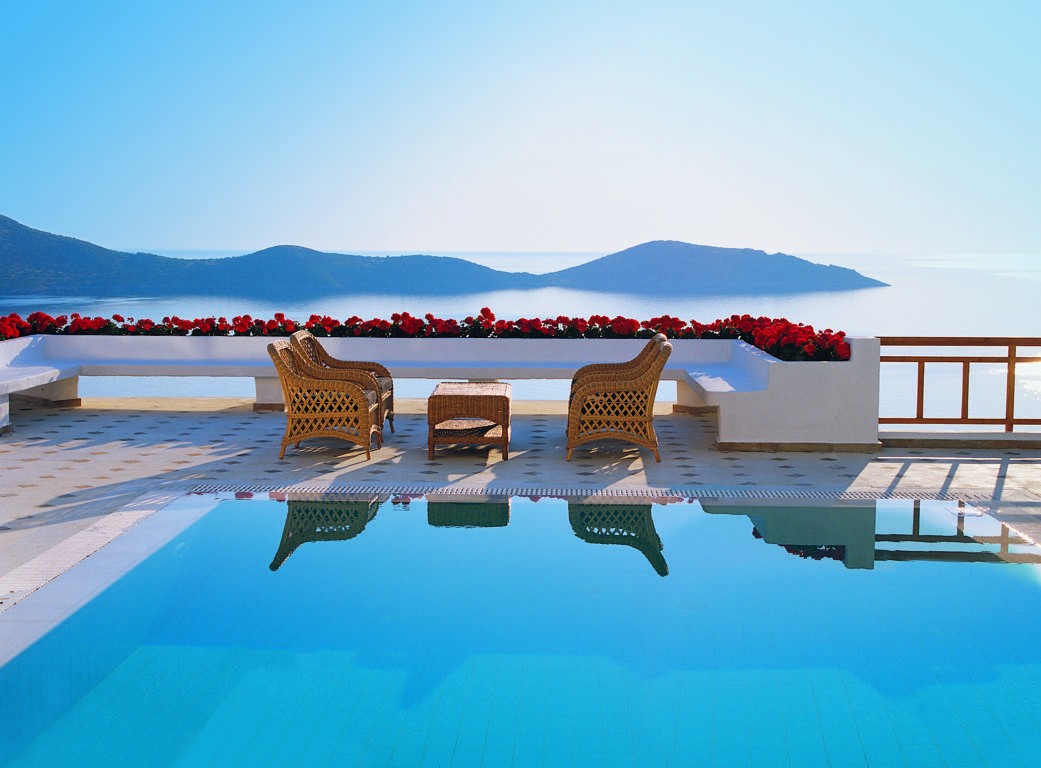 希腊克里特岛地中海泳池别墅休息区