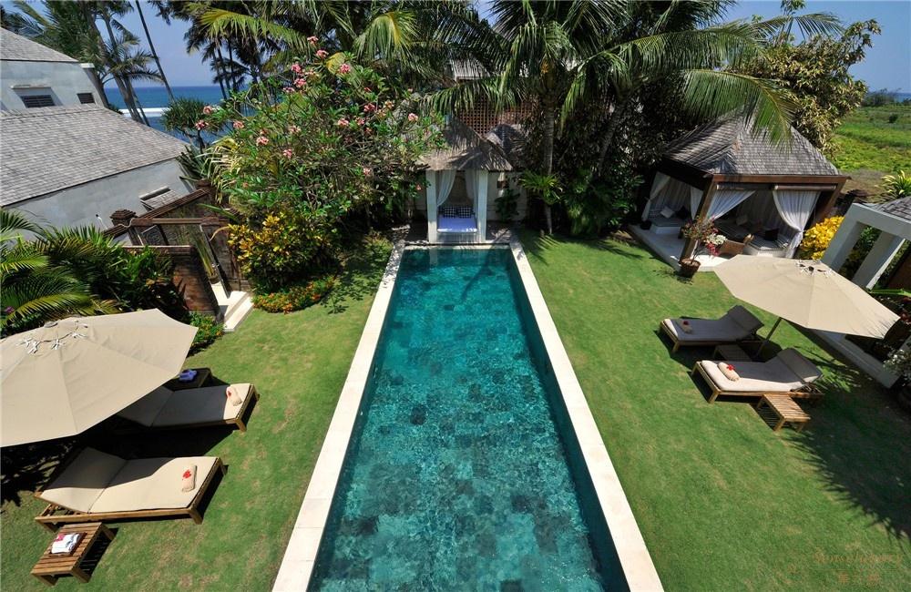 印尼巴厘岛娜塔罗伽别墅泳池