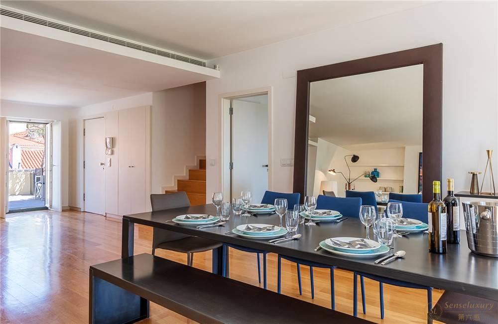 葡萄牙里斯本圣豪复式公寓餐桌