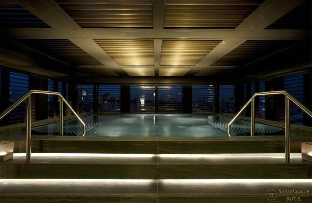 意大利米兰阿玛尼酒店独立泳池