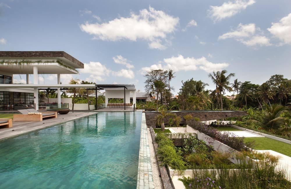 巴厘岛坎古苏雅米别墅泳池