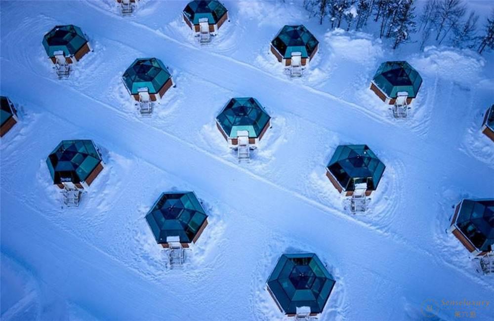 芬兰罗瓦涅米玻璃穹顶雪屋俯瞰图