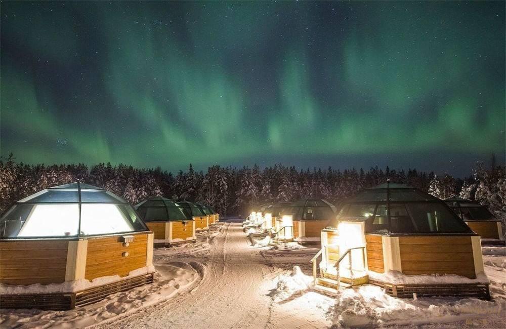 芬兰罗瓦涅米玻璃穹顶雪屋外观